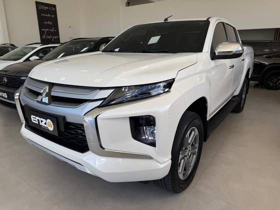 MITSUBISHI L200 TRITON 2.4 16V TURBO DIESEL SPORT HPE-S CD 4P 4X4 AUTOMÁTICO